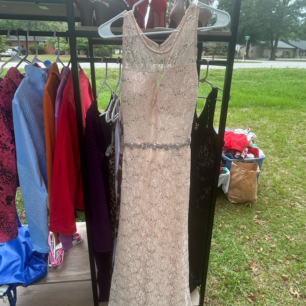 Elegant Lace Evening Dress in Cream